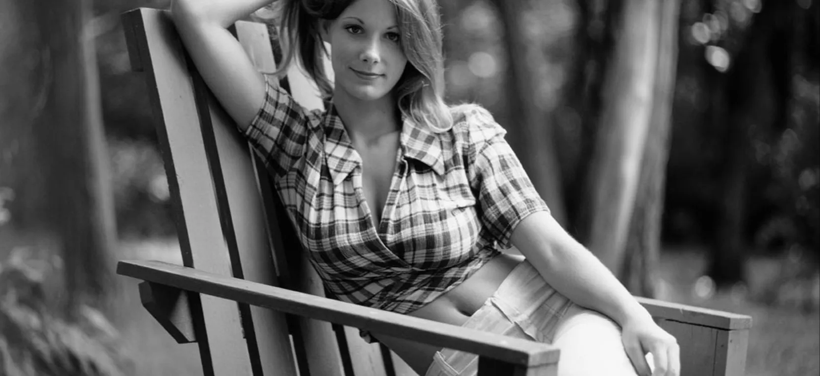 The Allure of Simplicity in a Glamorous Era